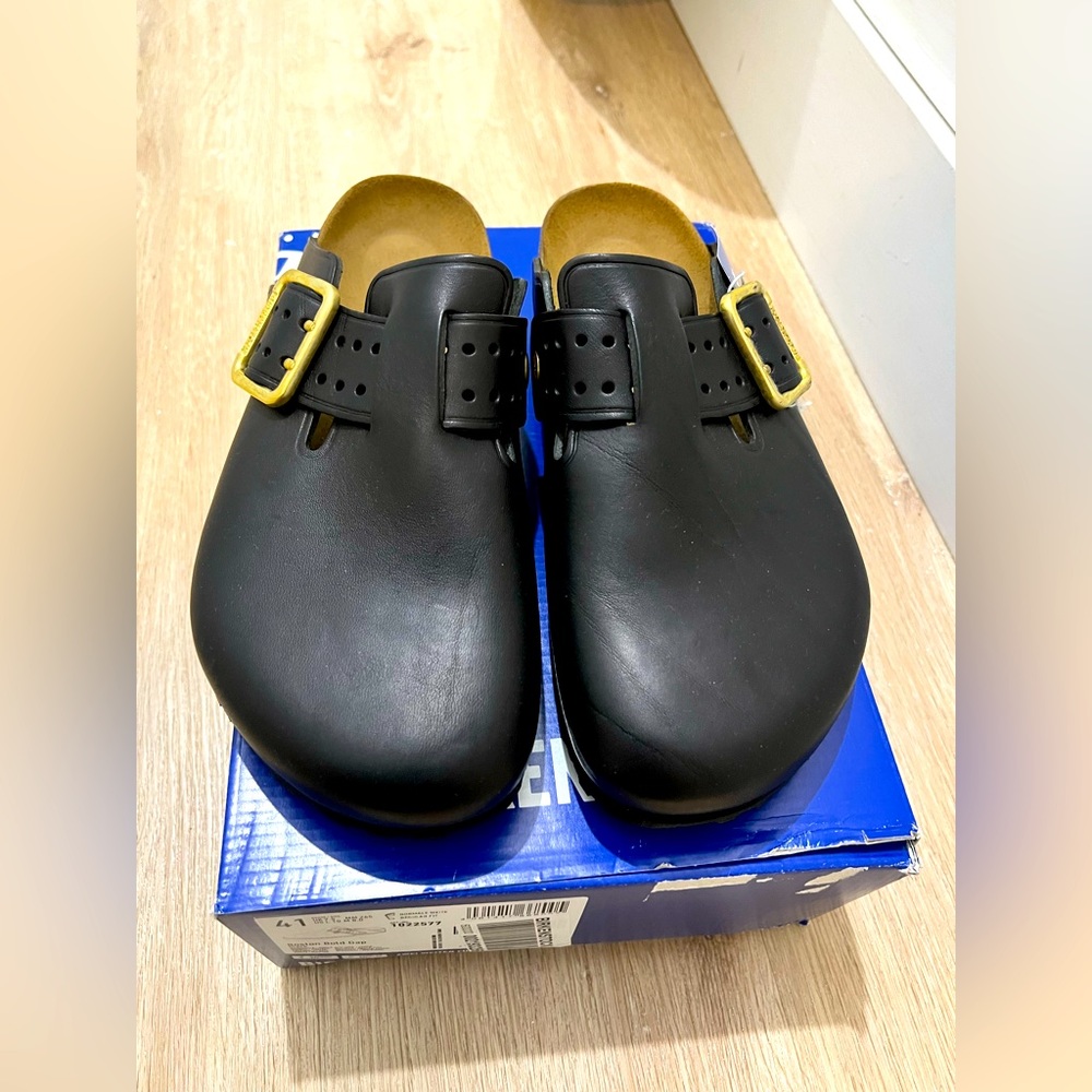 BRAND NEW (Sold Out Everywhere) Birkenstock Boston Bold Leather Gold Buckle